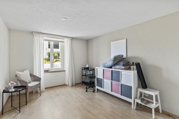 8.5-Zimmer- Einfamilienhaus mit 2.5-Zimmer- Einliegerwohnung, grosser Garage und Lagerflächen 11