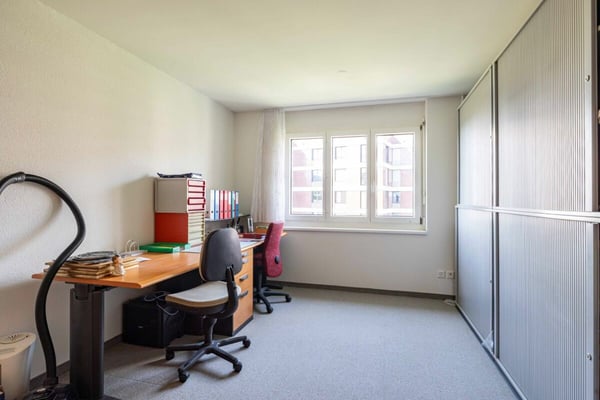 Grosszügige 4.5-Zimmer-Wohnung - ruhig, hell und mit Blick ins Grüne. 16