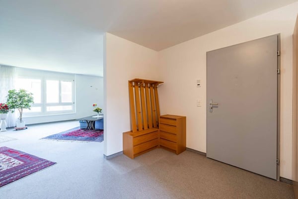 Grosszügige 4.5-Zimmer-Wohnung - ruhig, hell und mit Blick ins Grüne. 8
