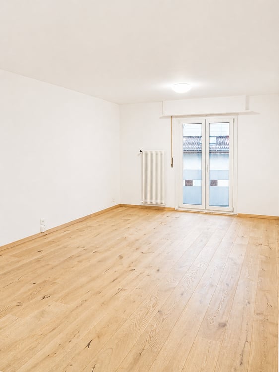 Frisch renovierte 4.5-Zimmer-Terrassenwohnung mit drei Balkonen in Susten 1