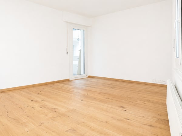 Frisch renovierte 4.5-Zimmer-Terrassenwohnung mit drei Balkonen in Susten 7
