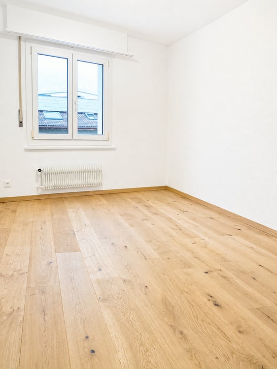 Frisch renovierte 4.5-Zimmer-Terrassenwohnung mit drei Balkonen in Susten 8
