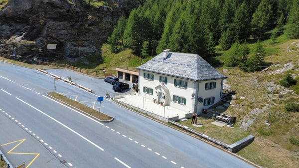 Café-Restaurant & Wohnung Engeloch (Simplon) – inkl. Garage und Parkplatz 1
