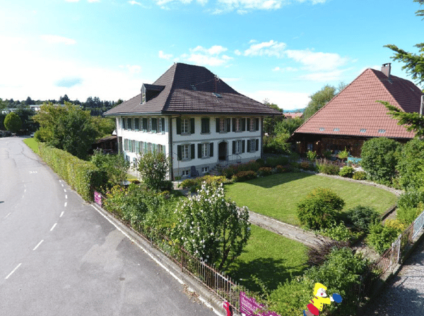 Charmantes Zweifamilienhaus – umgebaut zur Kita und Tagesschule in ruhiger Lage von Lotzwil 1