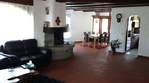 Grossflächiges und bemerkenswertes Einfamilienhaus 11