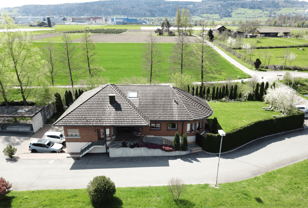 Grossflächiges und bemerkenswertes Einfamilienhaus 1