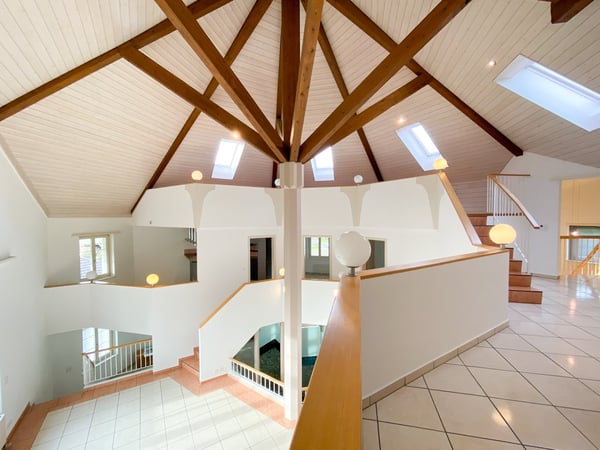 Landhausvilla mit einzigartiger Architektur und Ausbaupotenzial 14