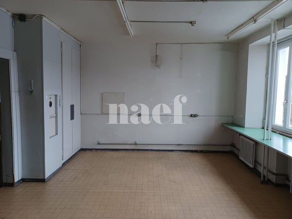 Local commercial lumineux d'environ 240m2 4