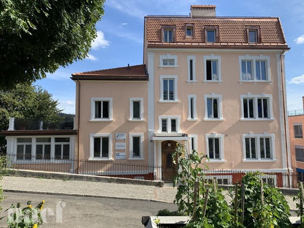 Local commercial lumineux d'environ 240m2 2