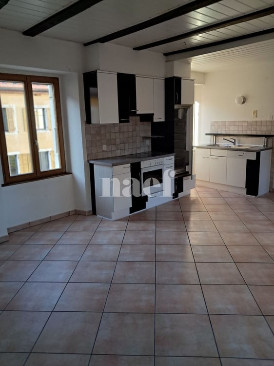 RARE ! Duplex de 1 pièces dans immeuble de charme sur la Place du Marché 1