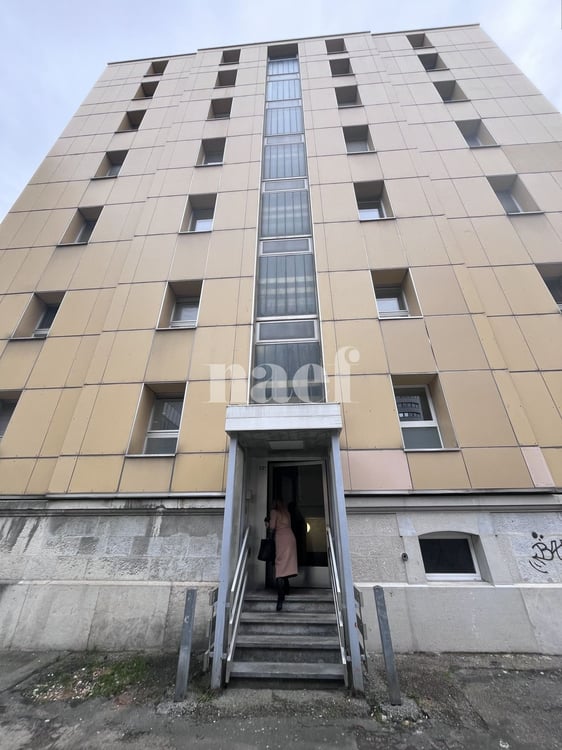 Appartement de 2.5 pièces en plein centre-ville 1