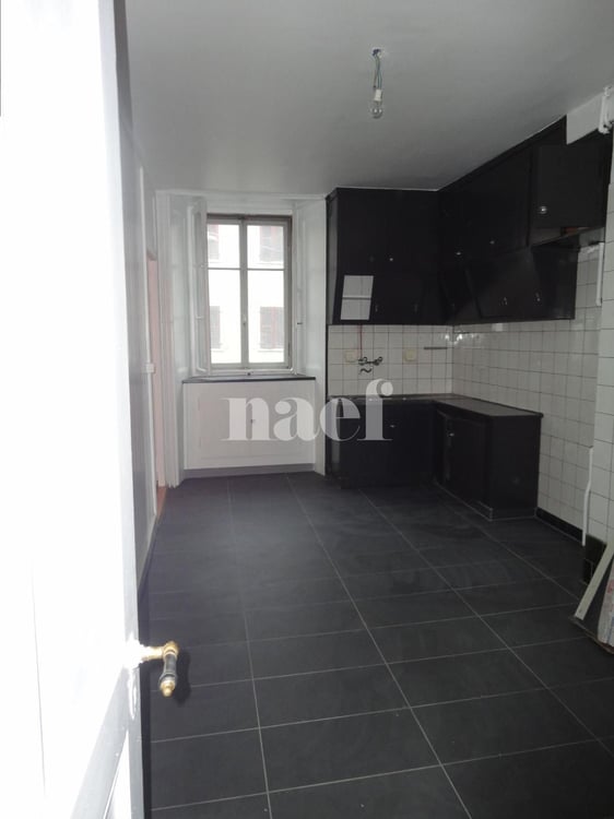 Appartement spacieux de 4 pièces au 1er étage EST 5
