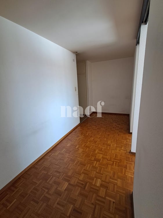 Studio 8e étage (immeuble avec ascenseur) 5