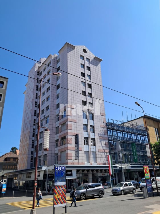 Studio 8e étage (immeuble avec ascenseur) 8