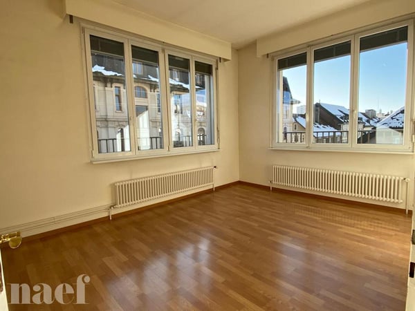 Superbe 1 pièces lumineux avec un long balcon en