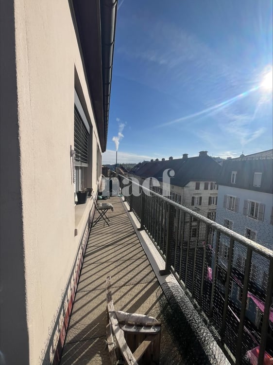 Superbe 1 pièces lumineux avec un long balcon en