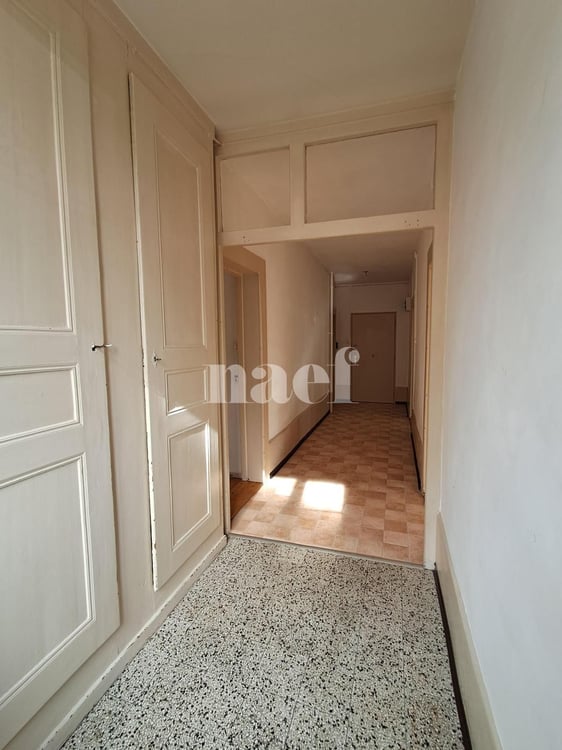 1er loyer net offert - Appartement de 3 pièces proche de la place du marché 11