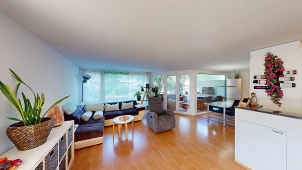 Geräumige, 5.5-Zimmer Gartenwohnung inkl. Einstellhallenplatz und Bastelraum 2