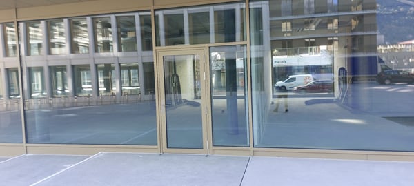 SENSATIONNEL 3 MOIS DE LOYER OFFERTS Local commercial neuf à Sion 2