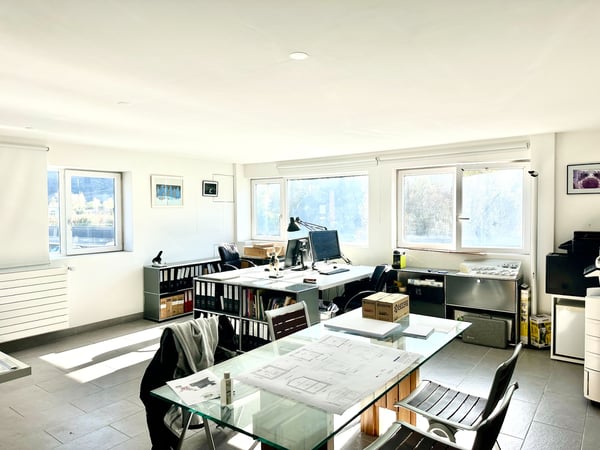 JOLI LOCAL / BUREAU / DEPOT à Uvrier 2