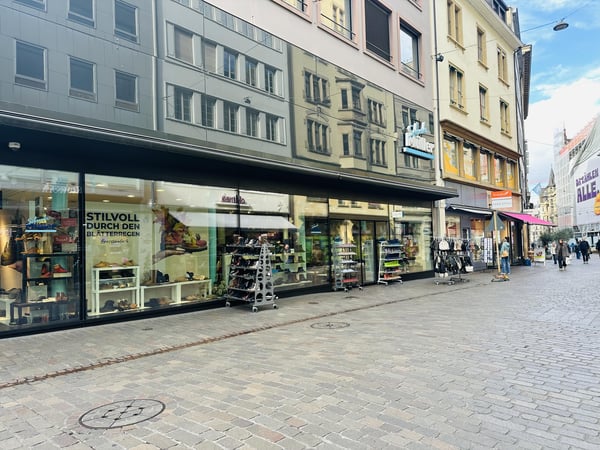 Repräsentative Eckfläche mit hoher Visibilität 8