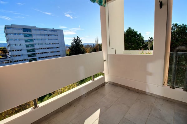 Appartement de 1.5 pièces entièrement rénové à Fribourg 2