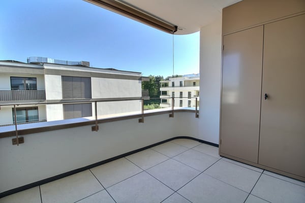 Lumineux 2.5 pièces en attique à Marly 2