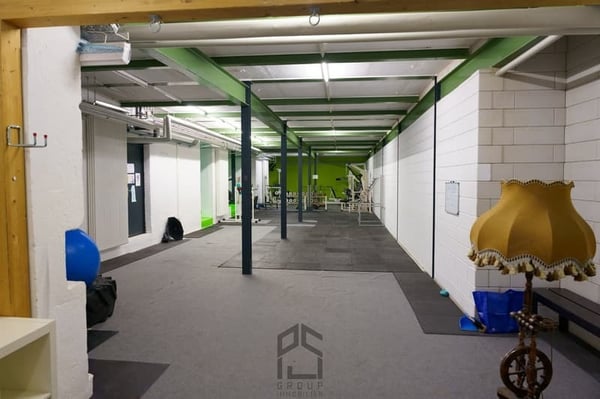 Espace pour les soins médicaux, bureaux ou entreprôts 1