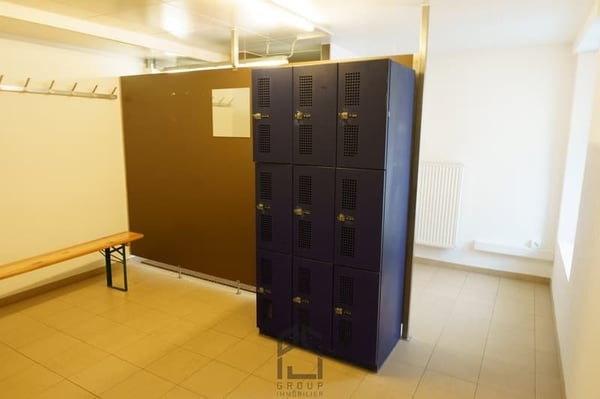 Espace pour les soins médicaux, bureaux ou entreprôts 7