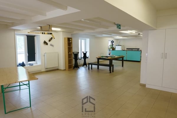 Espace pour les soins médicaux, bureaux ou entreprôts 5