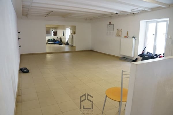 Espace pour les soins médicaux, bureaux ou entreprôts 4