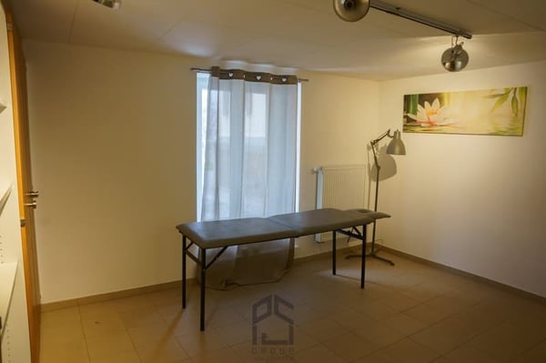 Espace pour les soins médicaux, bureaux ou entreprôts 6