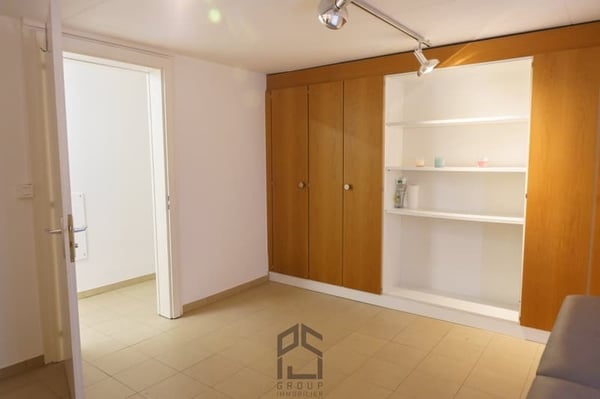 Espace pour les soins médicaux, bureaux ou entreprôts 3