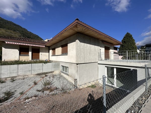 Maison individuelle avec possibilité d'activité indépendante et grande terrasse 1
