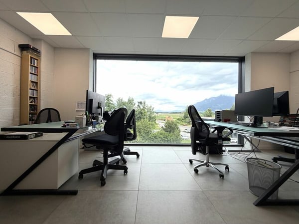 Bureau spacieux avec espace conférence à louer 4