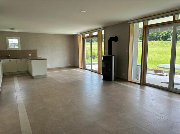Appartement en rez de 5.5 pces à louer 11