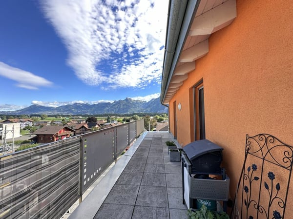 Bel appartement cosy en attique de 3.5 pièces avec Mezzanine et immense terrasse 12
