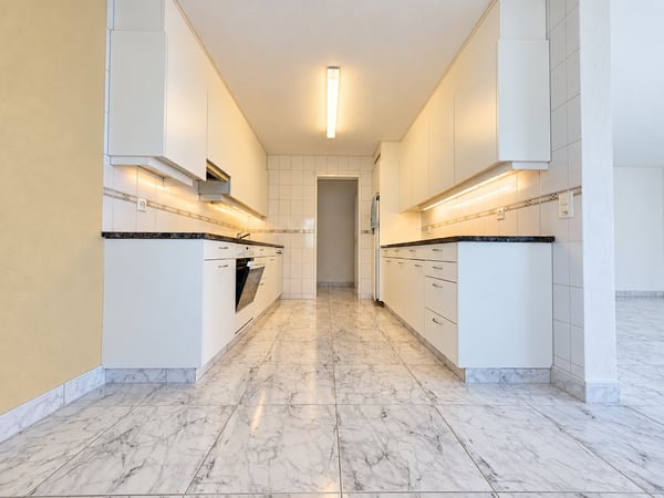 Helle 4.5-Zimmer-Wohnung mit Balkon und Garage in Dietikon 6