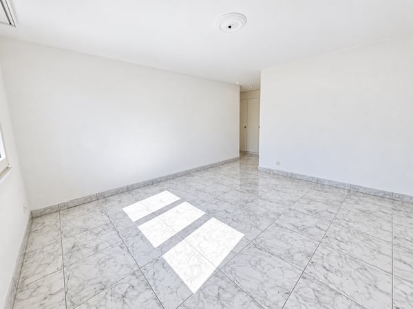 Helle 4.5-Zimmer-Wohnung mit Balkon und Garage in Dietikon 9
