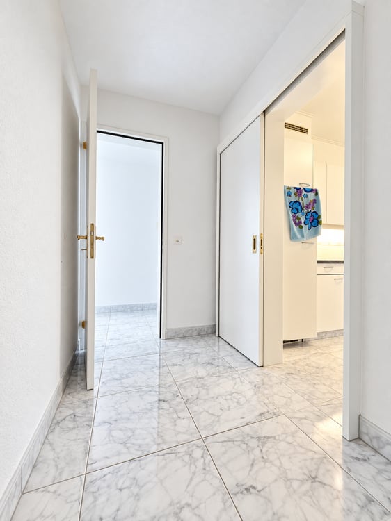 Helle 4.5-Zimmer-Wohnung mit Balkon und Garage in Dietikon 12
