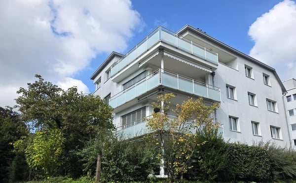 Helle 4.5-Zimmer-Wohnung mit Balkon und Garage in Dietikon 1