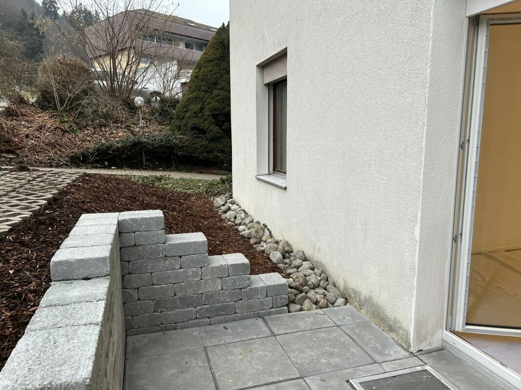 Schmucke 2,5 Zi mit Privatsitzplatz