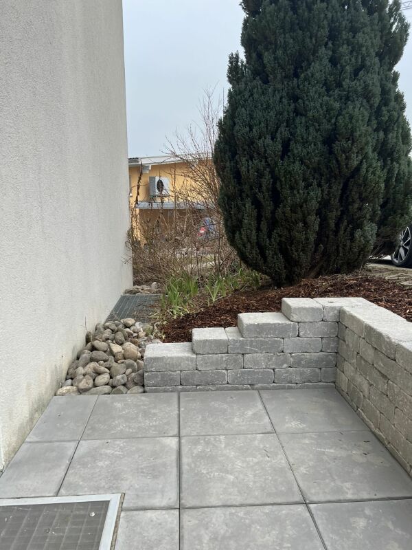 Schmucke 2,5 Zi mit Privatsitzplatz