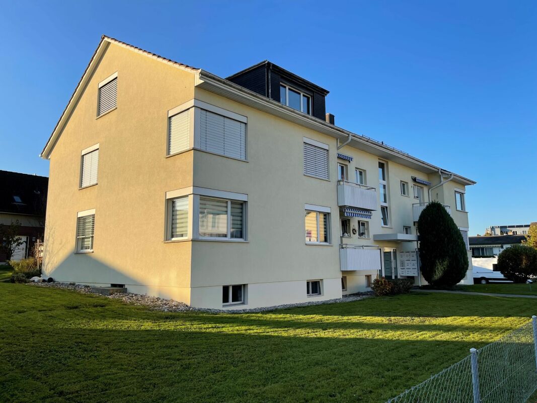 Charmante 3.5Zi Dachwohnung im Grünen