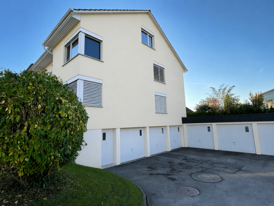 Charmante 3.5Zi Dachwohnung im Grünen
