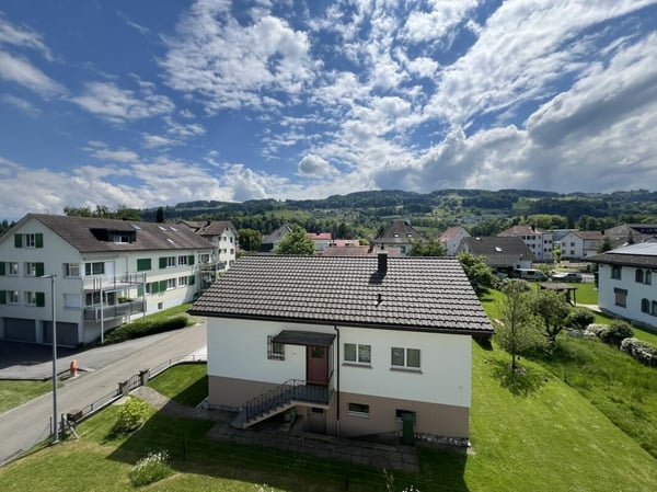 Charmante 3.5Zi Dachwohnung im Grünen 9
