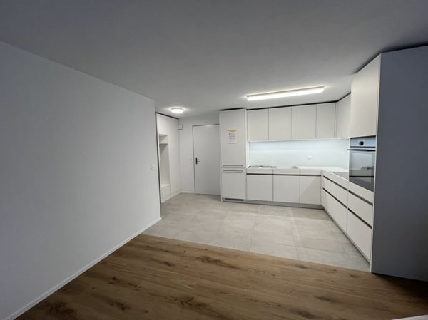Schmucke 2,5 Zi mit Privatsitzplatz 9