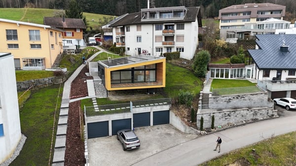 Schmucke 2,5 Zi mit Privatsitzplatz 11