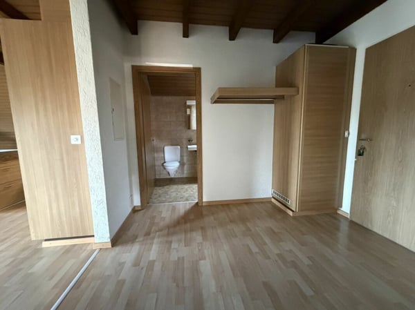 Grosse 4,5 Zimmer für 5-15 Monate 9