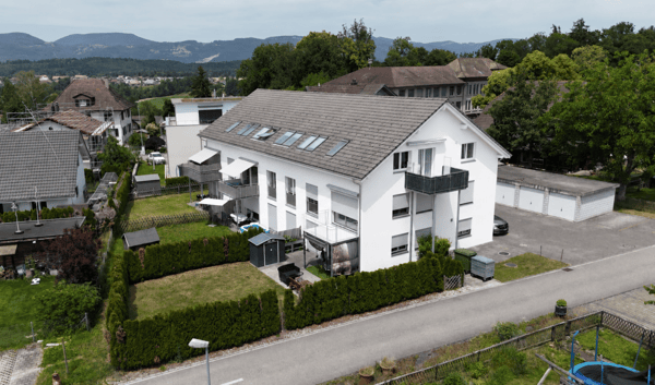 3.5 Zi helle Dach Wohnung 2